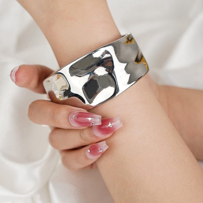Quality Assurance Wholesale Arm IR Plated Silver Color Zinc Alloy Cuff Bracelets & Bangles - Image 4
