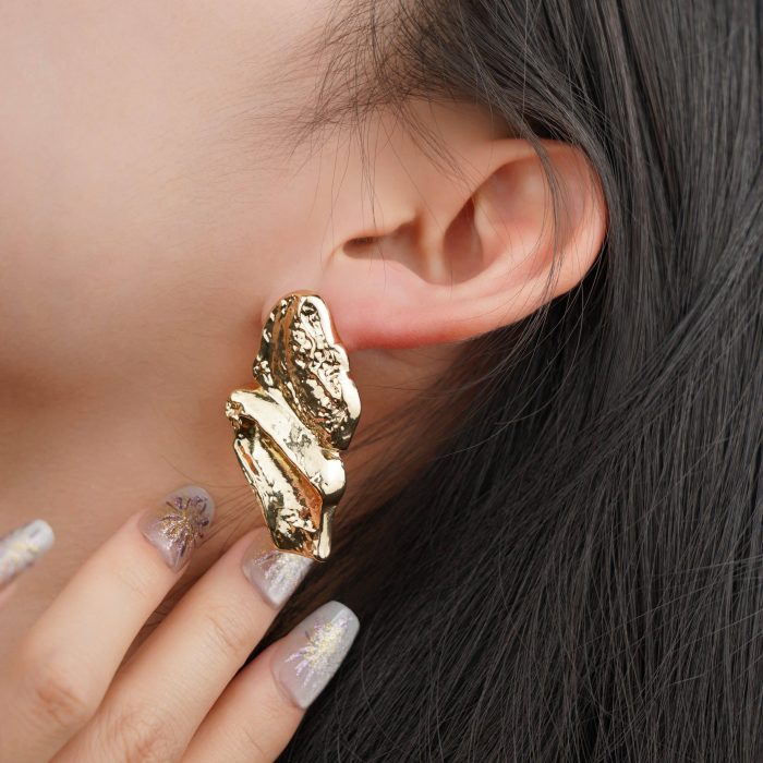 2024 New Arrival Fashion Jewelry retro vintage high-end earrings for women's fashionable irregular 18k real gold brass earrings - Image 5
