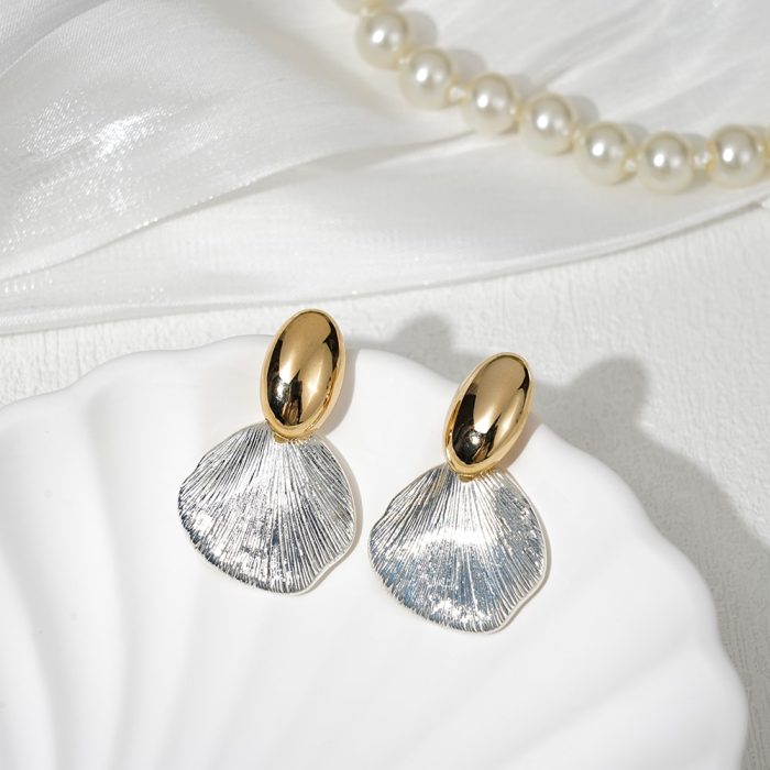 Factory Pricing wholesale Iconic Design Jewelry Fashionable Temperament Dual Plated Shell Shape Brass Stud Earrings for Women - Image 3
