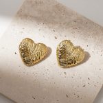 Factory Wholesale Proper Price 18K Gold Heart Shape Hammered Zinc Alloy Gold Plating Stud Earrings - Image 2
