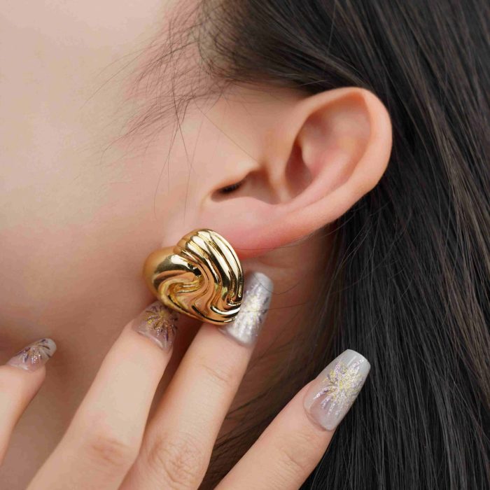 Various Good Quality Gold Plated Twisted Textured Heart  Shape Alloy Classy Stud Earrings - Image 3