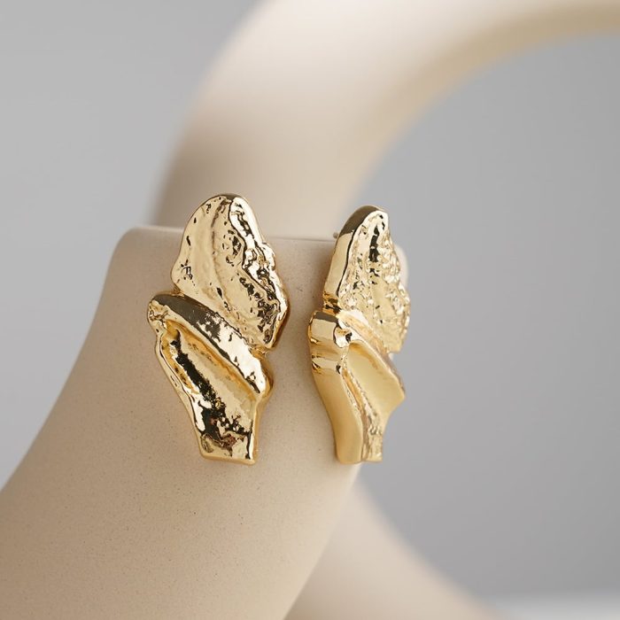 2024 New Arrival Fashion Jewelry retro vintage high-end earrings for women's fashionable irregular 18k real gold brass earrings - Image 3