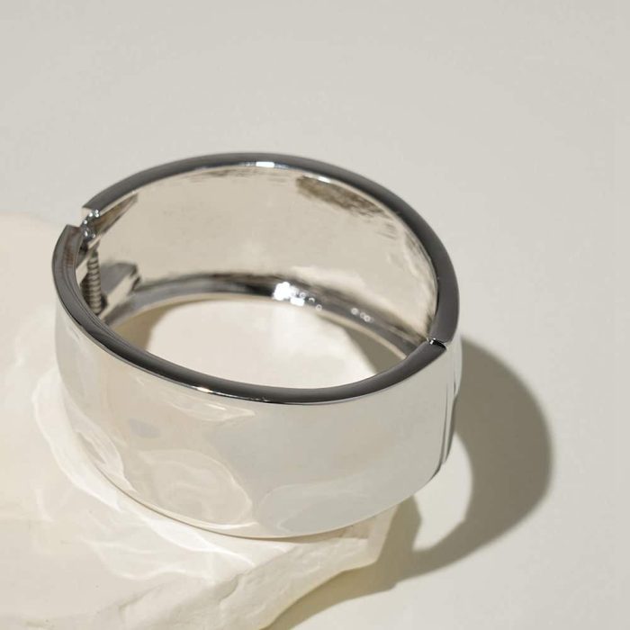 Quality Assurance Wholesale Arm IR Plated Silver Color Zinc Alloy Cuff Bracelets & Bangles - Image 2