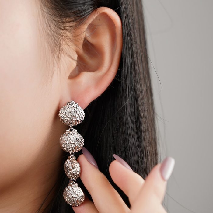 Factory Directly Sale Palladium Plated Trendy Ocean Design four Shell Shape Brass Stud Earrings for Women Gift - Image 3
