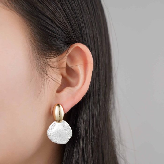 Factory Pricing wholesale Iconic Design Jewelry Fashionable Temperament Dual Plated Shell Shape Brass Stud Earrings for Women - Image 5