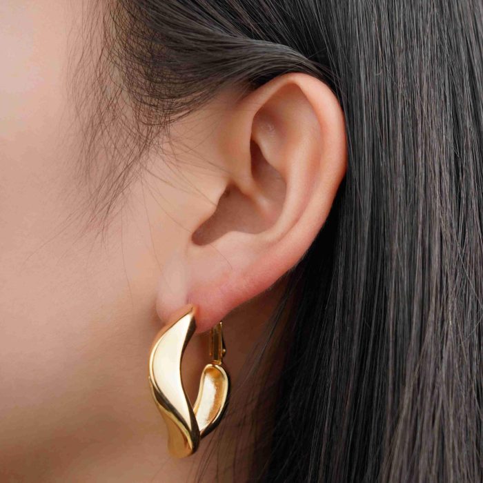 Fashionable Iconic Design 18K Gold Plated Irregular Round Shape Brass Hoop Earrings For Women - Image 4