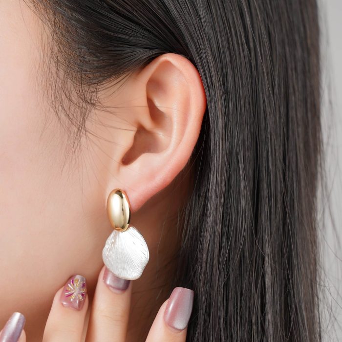 Factory Pricing wholesale Iconic Design Jewelry Fashionable Temperament Dual Plated Shell Shape Brass Stud Earrings for Women - Image 4