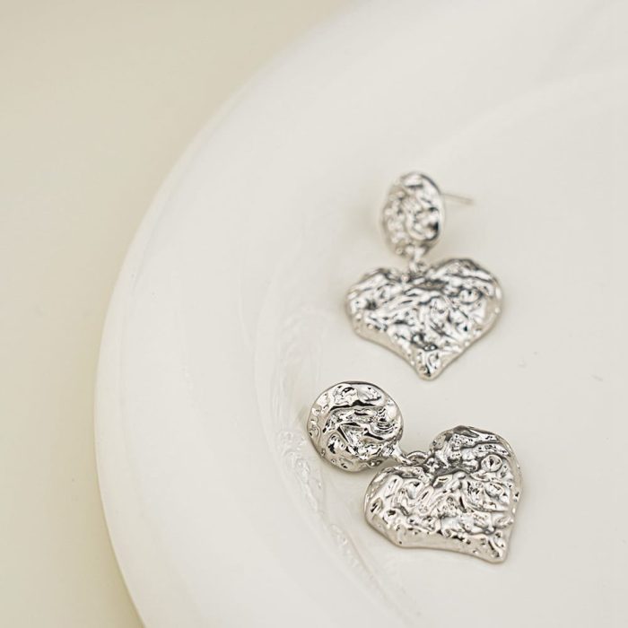 Classic Stylish Heart Shape Pendant Imitation Rhodium Plated Hammered Zinc Alloy Drop Earrings for Women - Image 2