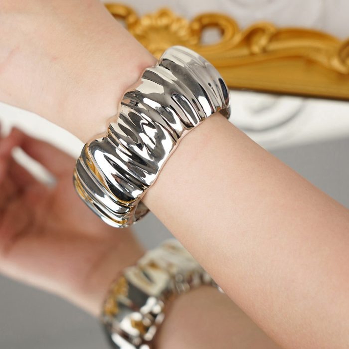 Factory Directly Wholesale Hardware Rounded Chunky Imitation Plating Zinc Alloy Cuff Bracelet - Image 3