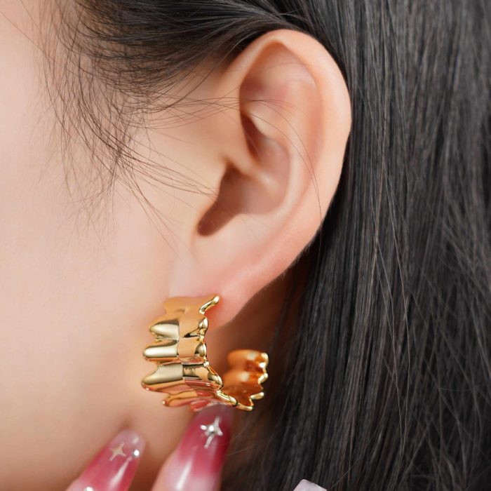 Brass golden corrugated earrings for women New small rectangular pleated earrings fashion jewelry 2024 - Image 2