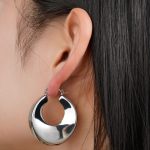 Fashion Jewelry Glossy Chunky U Shape Vintage Brass Hoop Earring in Silver for Women Jewelry - Image 4