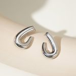New Arrivals Stylish J Shaped Hypoallergenic Stainless Steel Stud Earrings for Women waterproof jewelry