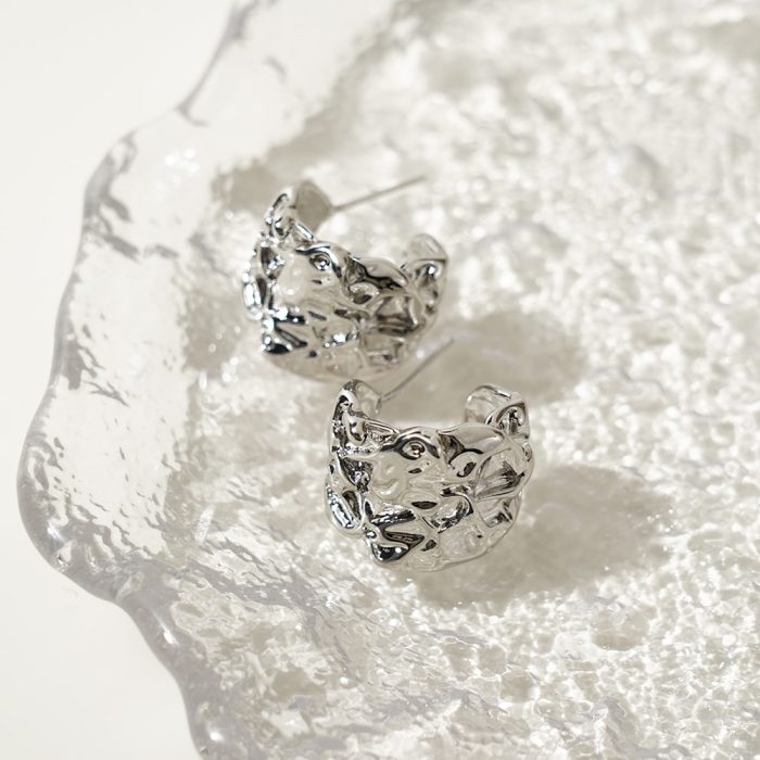 2024 New Arrival Fashion Jewelry Irregular Exaggerated lava C-circle retro earring chunky plated hoop earrings for Women - Image 2