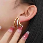 Hot Sale Dual Plated Colors Fashion Jewelry Minimalist Claw Shape Brass Based Stud Earrings for Women - Image 4
