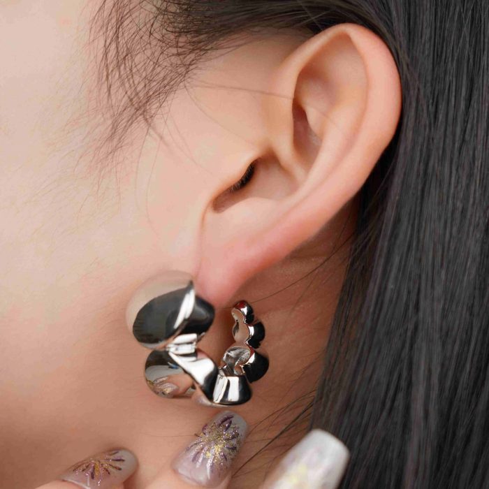 Factory Directly Wholesale Jewelry Brass Based Palladium Plated Flat Beads Half Hoop Earrings For Women - Image 4