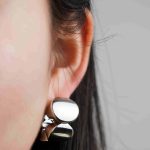 Factory Directly Wholesale Jewelry Brass Based Palladium Plated Flat Beads Half Hoop Earrings For Women - Image 3