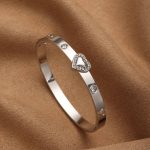 Heart-shaped Diamond Chic Stainless Steel Bracelet - Image 4