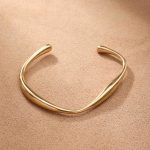 Gold Fluid Curve Stainless Steel Bangle – Sleek Minimalist Elegance - Image 5